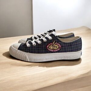 KEDS X LOONEY TUNES WILE E. COYOTE “SUPER GENIUS” PLAID SNEAKERS – WOMEN’S 6.5
